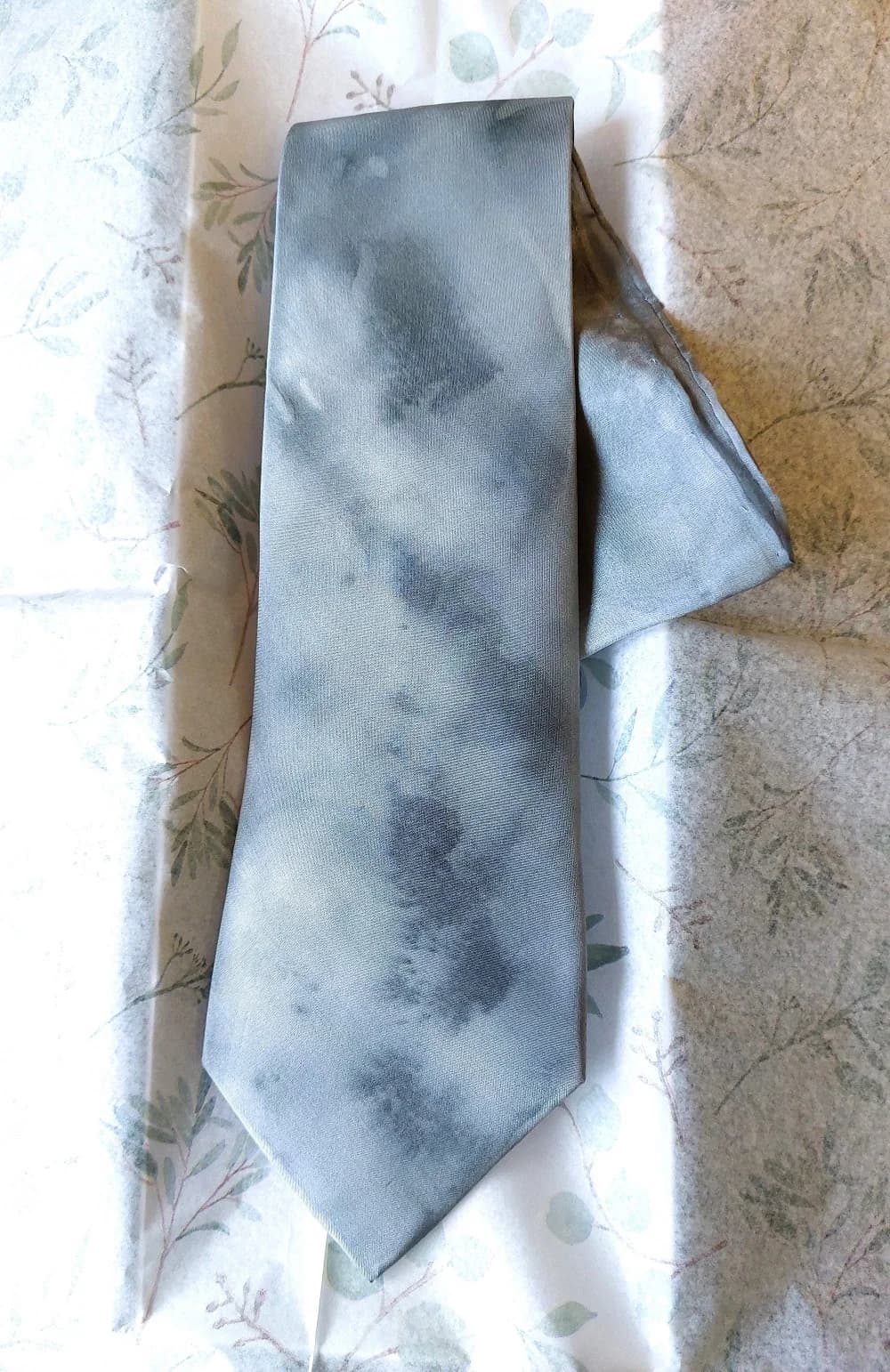 Platinum tie silk piece